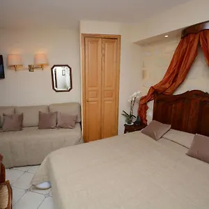 Familia Hotell